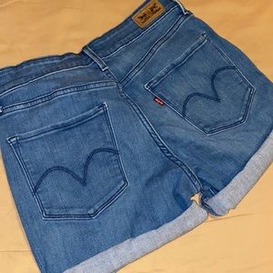 MUST BUNDLE: Levi shorts